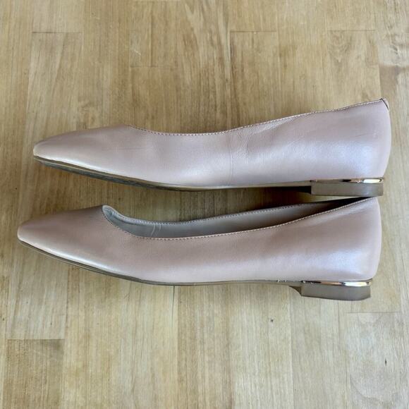 Nine West Point Slip On Leather Ballet Flats Neutral Beige 6M Gold Heel Read - Picture 1 of 8